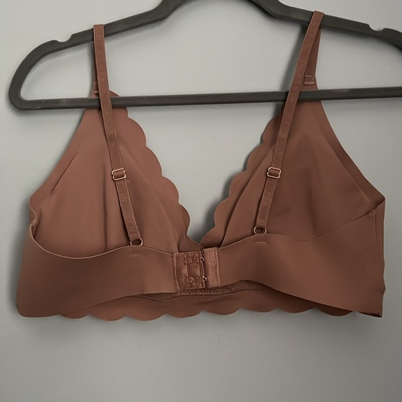 DANSKIN INTIMATES | Wire Free Bra With Scallop Edge; 38C - Picture 4 of 6